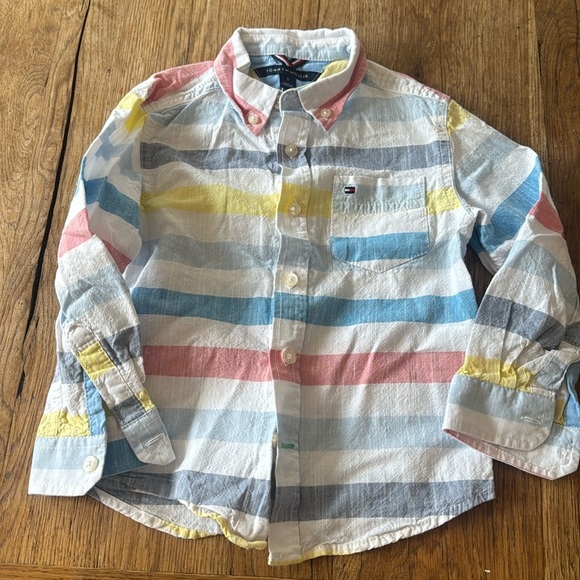 Tommy Hilfiger Boys Size 5 Button-Up Dress Shirt Multicolored ✨ - Picture 2 of 4
